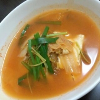 ニラと焼き豆腐のキムチスープ